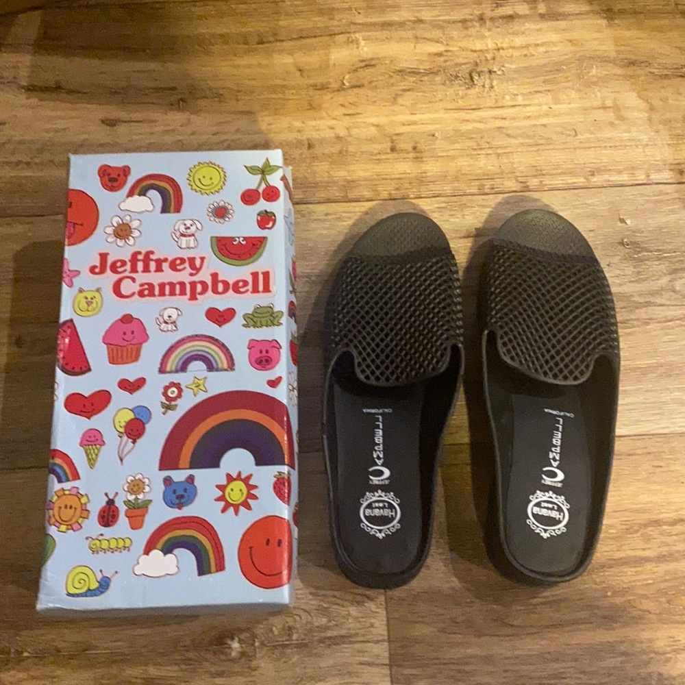 Flings Stylish around the house or poolside